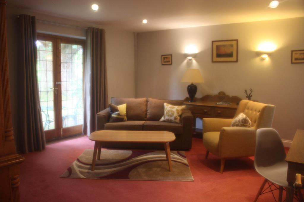 Ghyll Manor Country Hotel Horsham Esterno foto