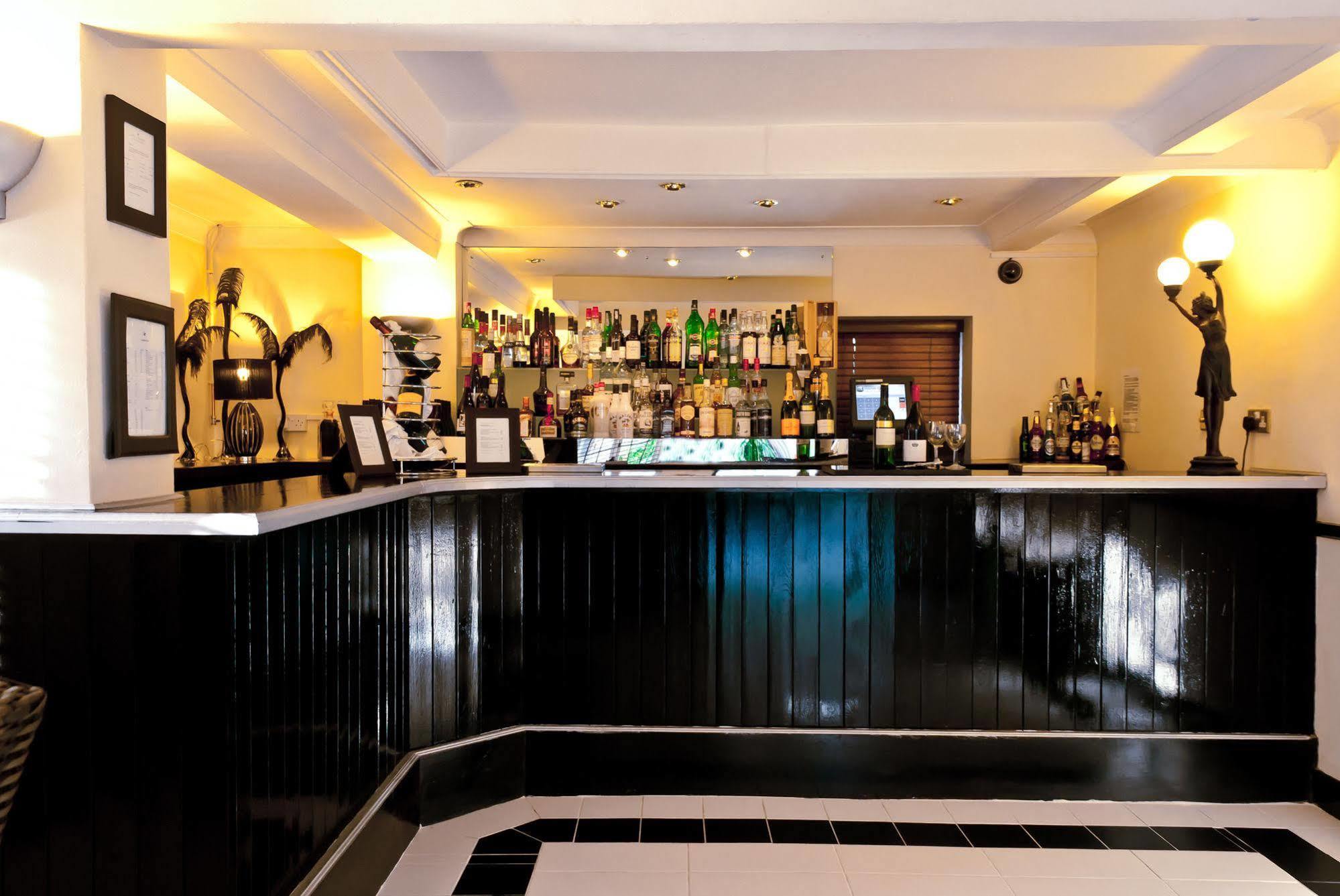 Ghyll Manor Country Hotel Horsham Esterno foto