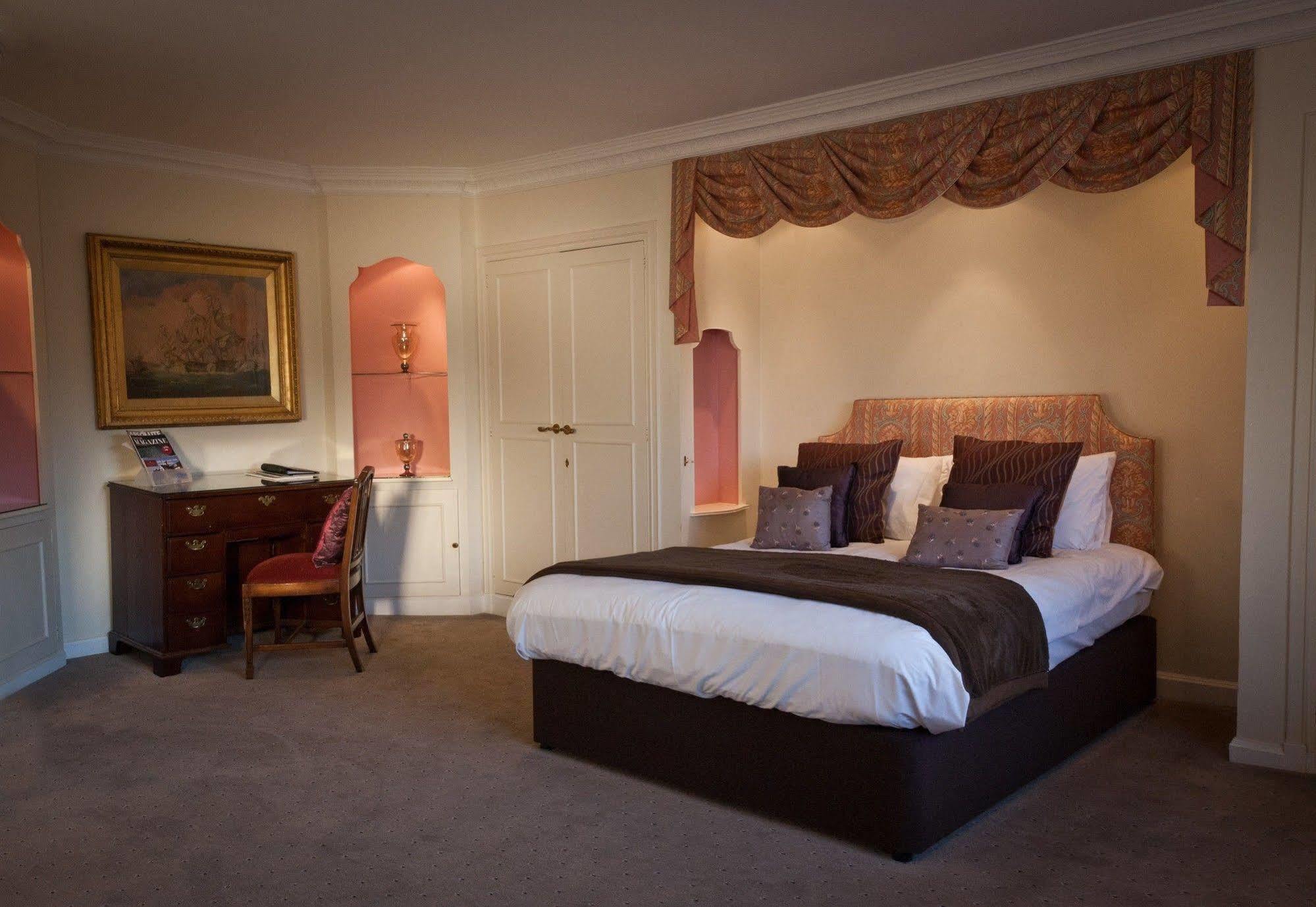 Ghyll Manor Country Hotel Horsham Esterno foto