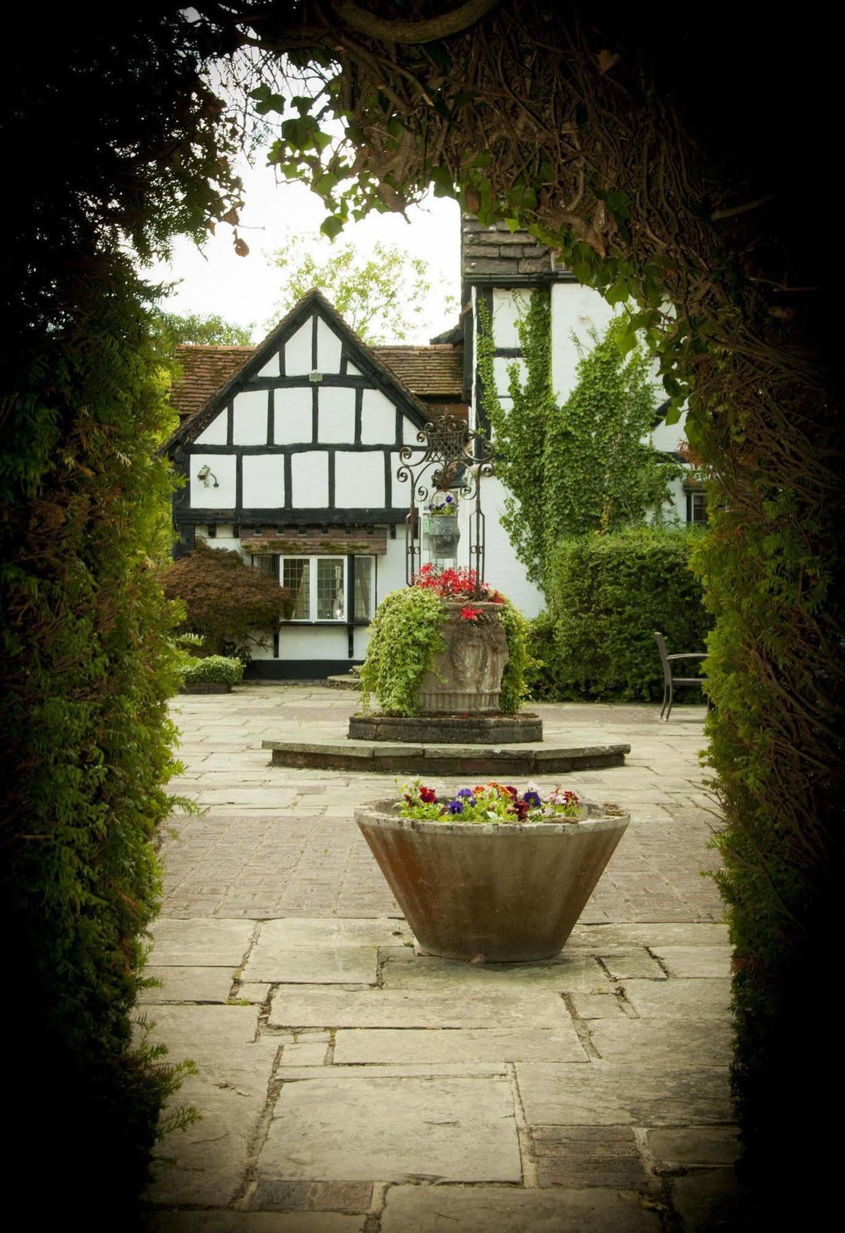 Ghyll Manor Country Hotel Horsham Esterno foto