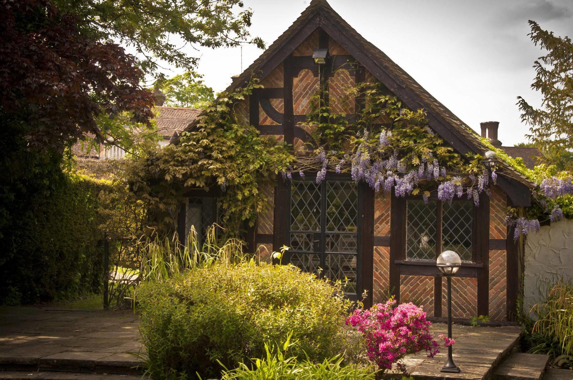 Ghyll Manor Country Hotel Horsham Esterno foto