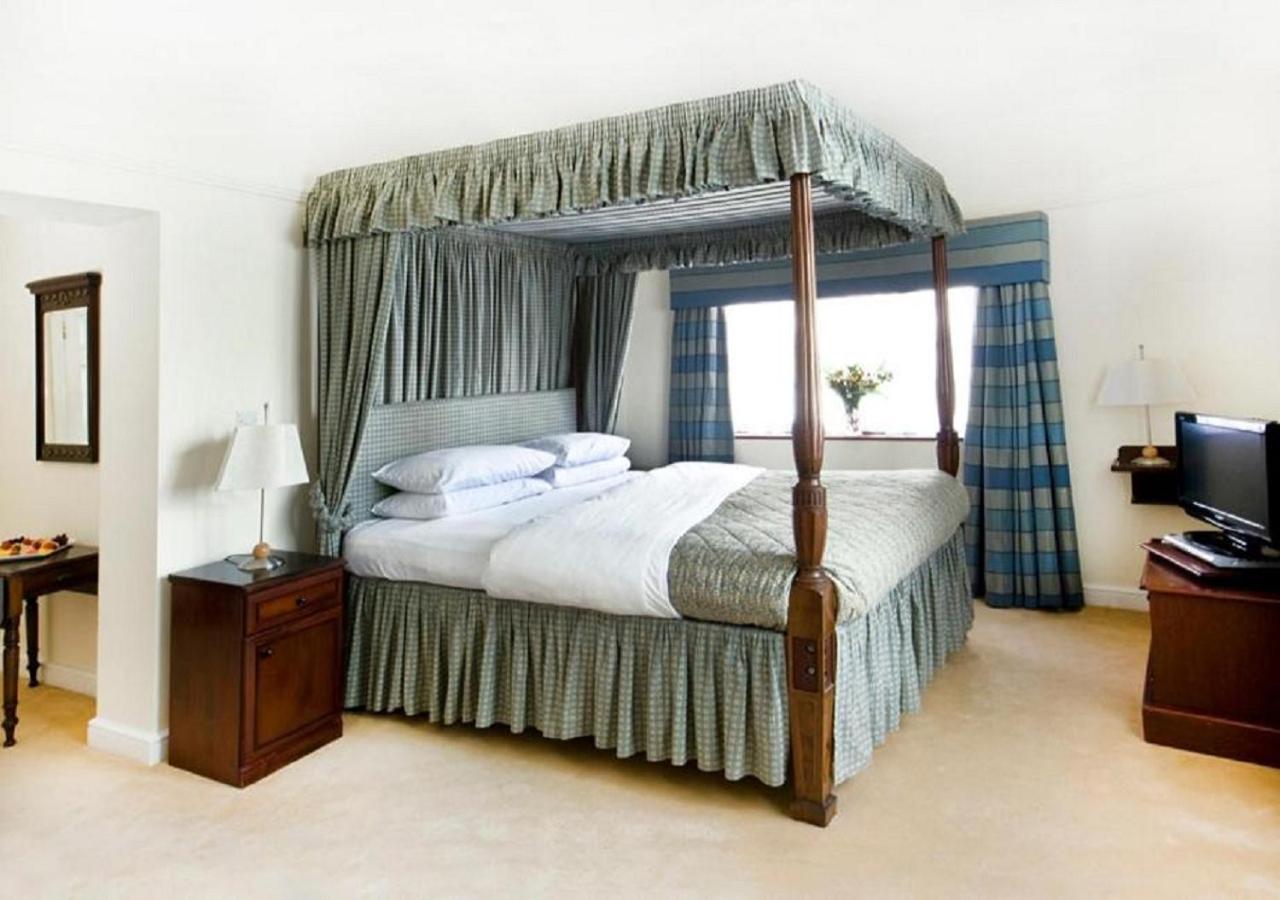 Ghyll Manor Country Hotel Horsham Esterno foto